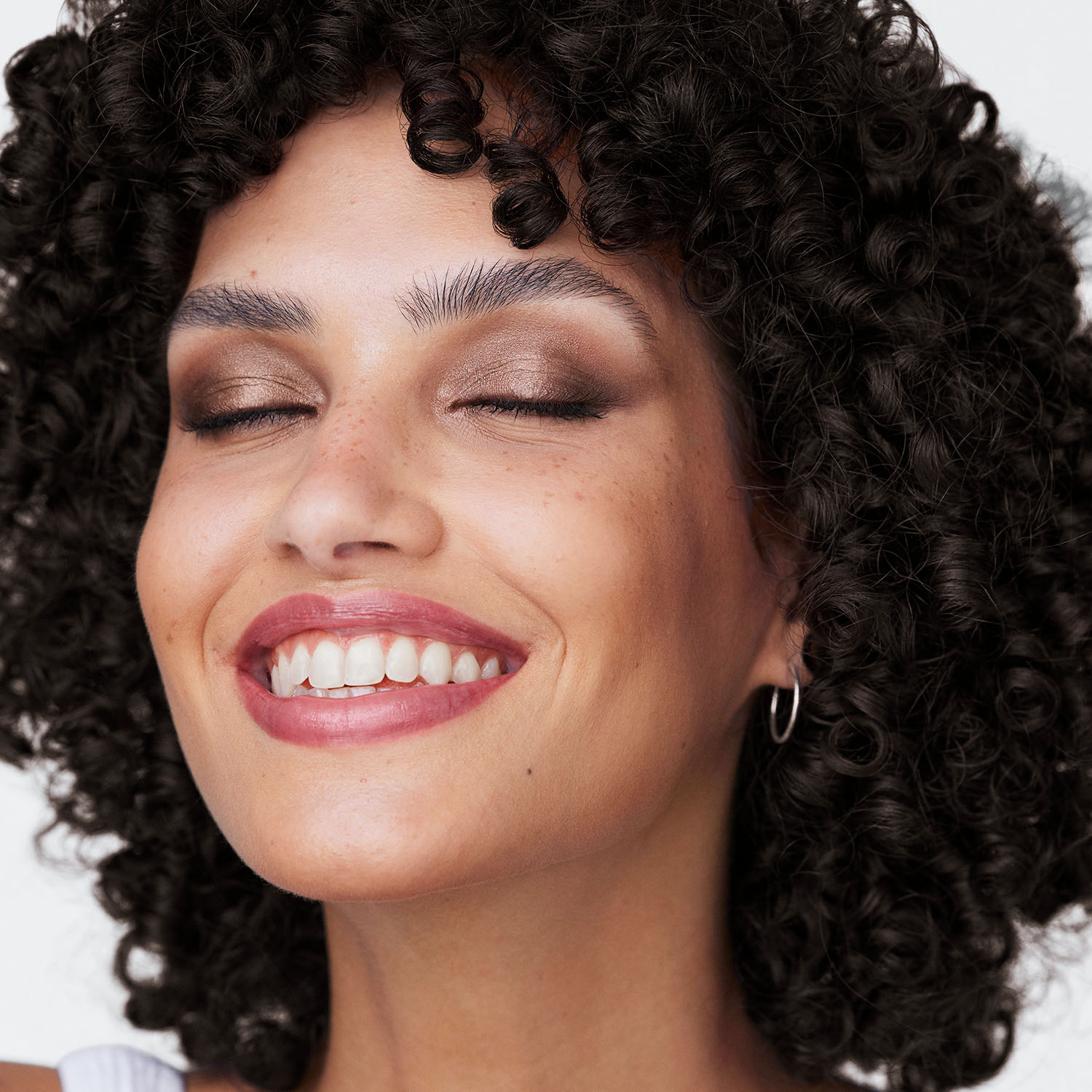 HIGH IMPACT SHADOW PLAY™ SHADOW + DEFINER (SOMBRA PARA OJOS DE DOBLE PUNTA)